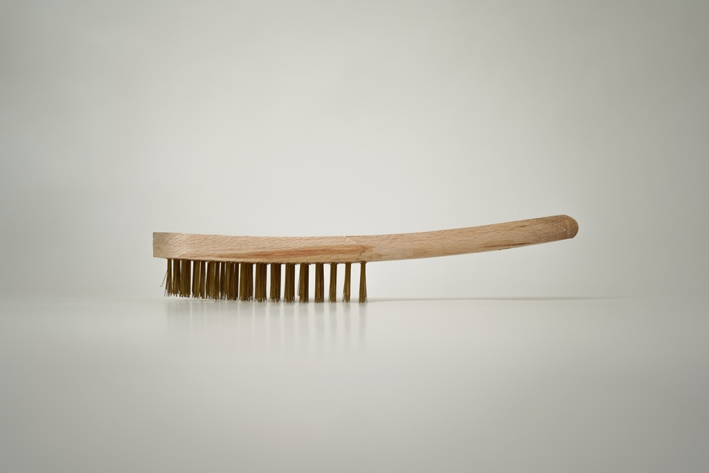 BROSSE METALLIQUE A MANCHE - 29 CM