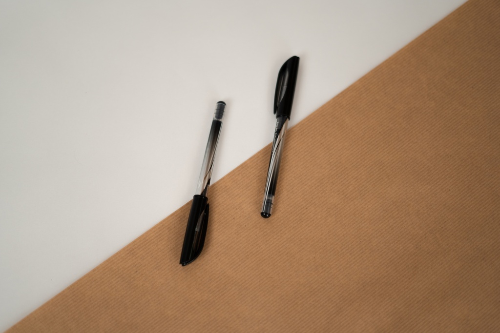 STYLOS A BILLE ROLLER PILOT V-BALL - POINTE 0,7 MM - LOT DE 12 - NOIR