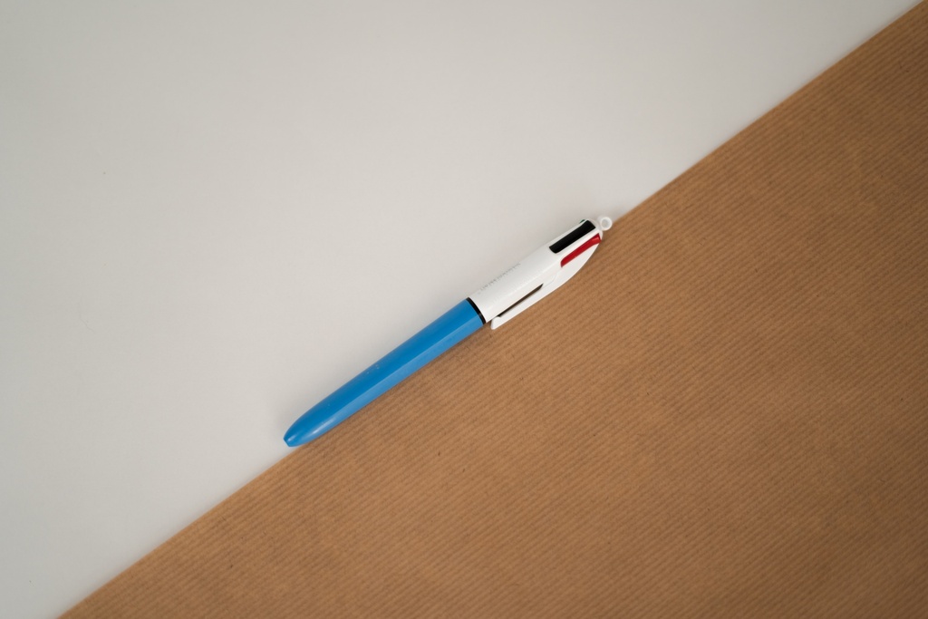 STYLO BIC 4 COULEURS - POINTE 0,5 MM